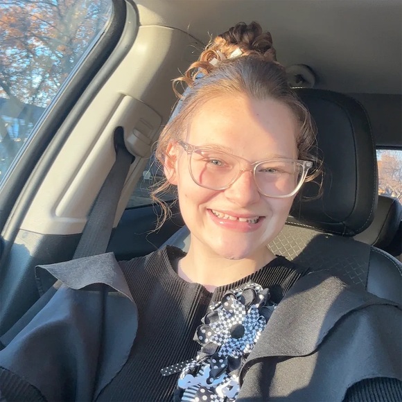 Meet your Posher, Oliviah - Picture 1 of 9